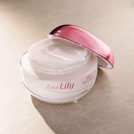 Creme Acetinado Hidratante Corporal Love LILY 250g